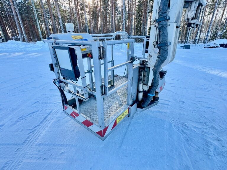 Scania P 94 DB 260- Bronto Skylift F32RL