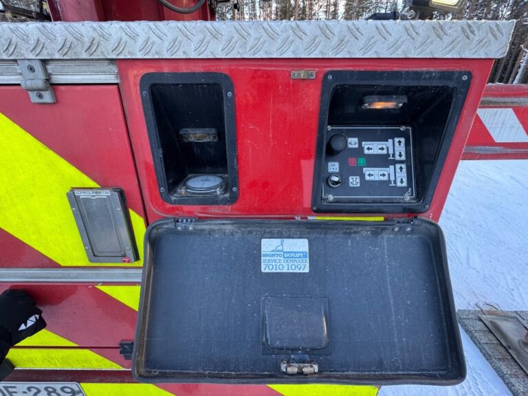 Scania P 94 DB 260- Bronto Skylift F32RL