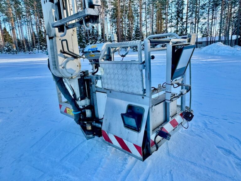 Scania P 94 DB 260- Bronto Skylift F32RL