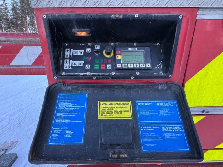 Scania P 94 DB 260- Bronto Skylift F32RL