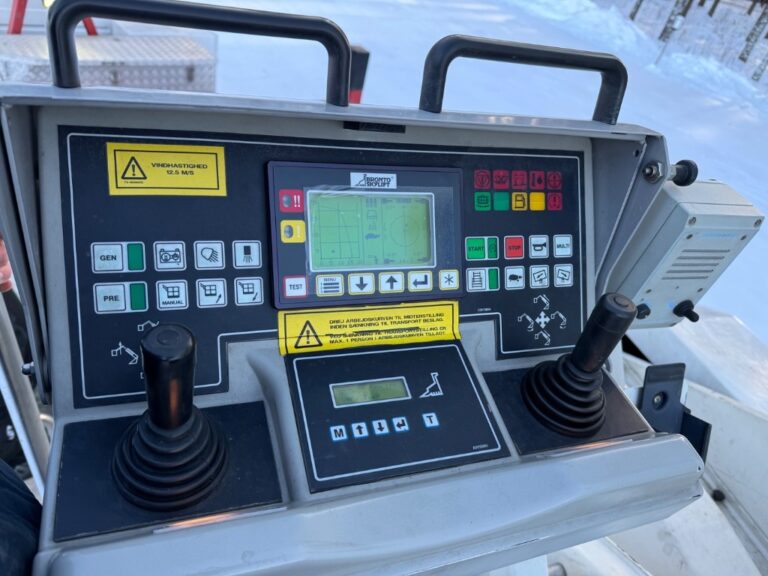 Scania P 94 DB 260- Bronto Skylift F32RL