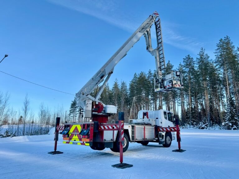 Scania P 94 DB 260- Bronto Skylift F32RL