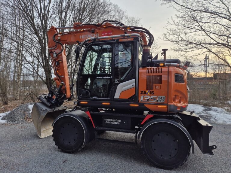 Hitachi ZX 135 W-7 Stake 5