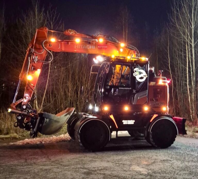 Hitachi ZX 135 W-7 Stake 5