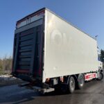 Scania R 560 6x2/4-4900 kokosivuaukeavalla korilla + PL