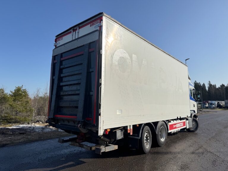 Scania R 560 6x2/4-4900 kokosivuaukeavalla korilla + PL