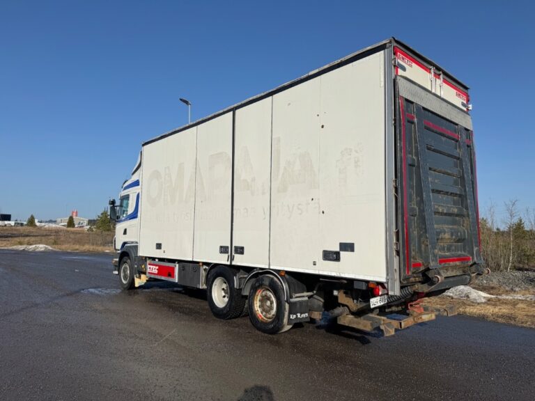 Scania R 560 6x2/4-4900 kokosivuaukeavalla korilla + PL