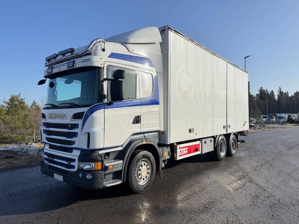 Scania R 560 6x2/4-4900 kokosivuaukeavalla korilla + PL