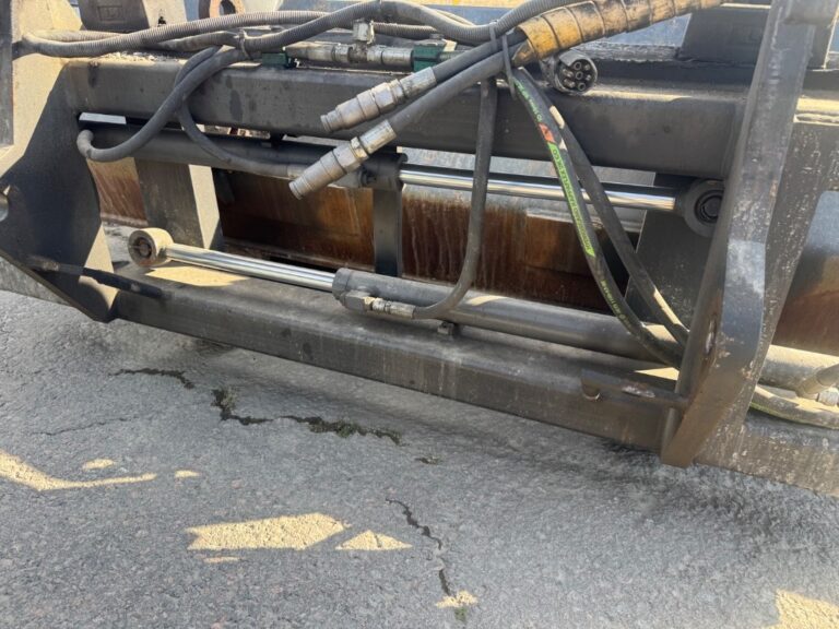 Kramer 480 + SNOWSTAR 2900 nivelaura ym.