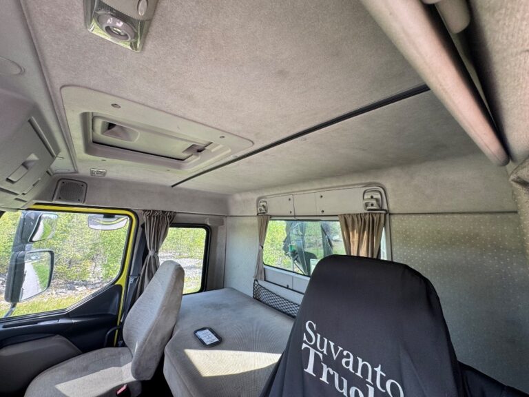 Sisu R500 8x4/4 Nosturi- vaihtolava-auto