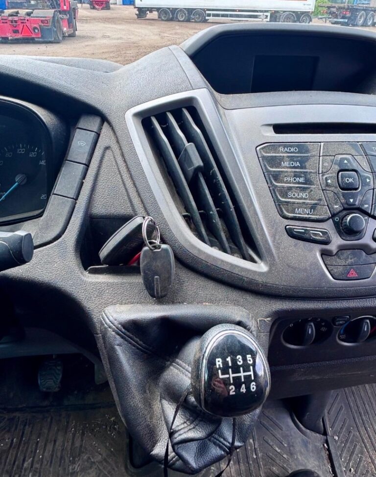 Ford Transit 125 FWD , Uretaani ruiskutuskalustolla