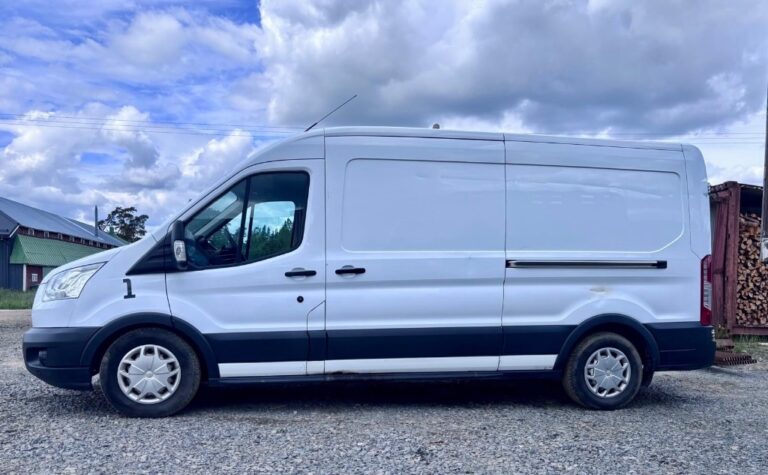 Ford Transit 125 FWD , Uretaani ruiskutuskalustolla