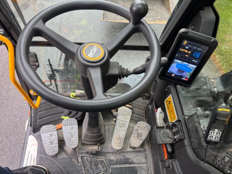 JCB JS 145 W+