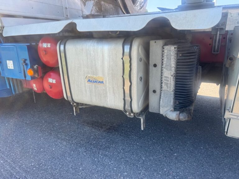 Scania R 730 8x4/4 tukkiauto Nosturilla