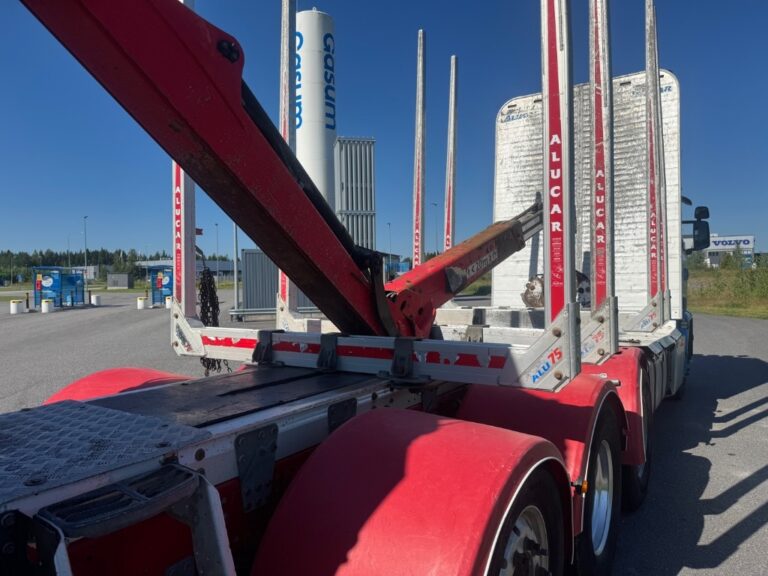 Scania R 730 8x4/4 tukkiauto Nosturilla