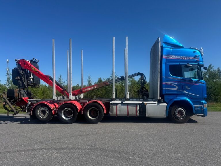 Scania R 730 8x4/4 tukkiauto Nosturilla