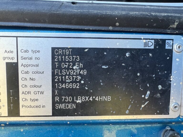Scania R 730 8x4/4 tukkiauto Nosturilla