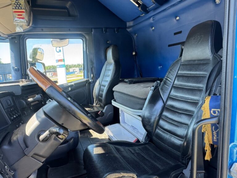 Scania R 730 8x4/4 tukkiauto Nosturilla