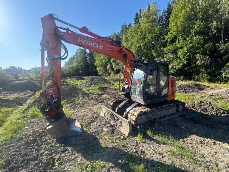 Hitachi ZX 135 US-6