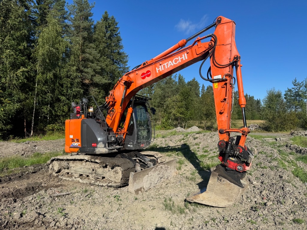 Hitachi ZX 135 US-6