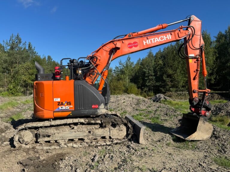 Hitachi ZX 135 US-6
