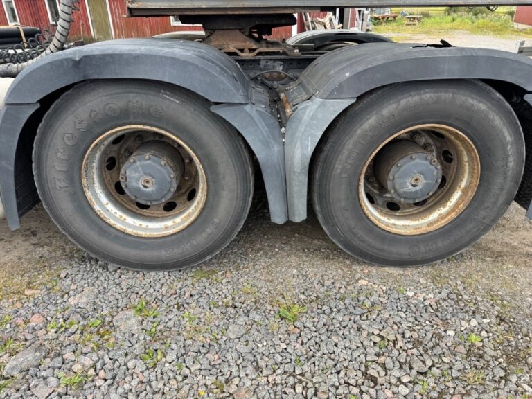 Mercedes-Benz Arocs 3351 LS 6x4-3300, Sorapuoliperäyhdistelmä