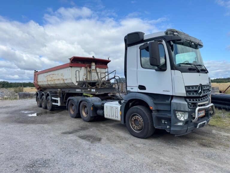 Mercedes-Benz Arocs 3351 LS 6x4-3300, Sorapuoliperäyhdistelmä