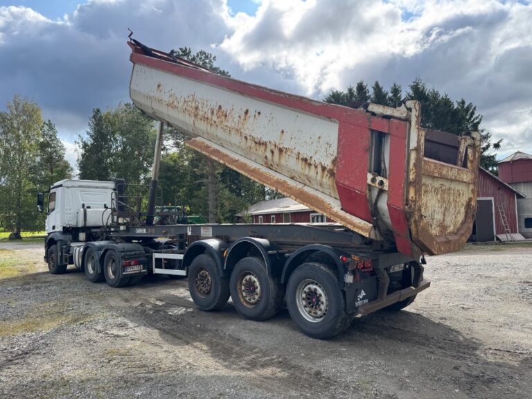 Mercedes-Benz Arocs 3351 LS 6x4-3300, Sorapuoliperäyhdistelmä